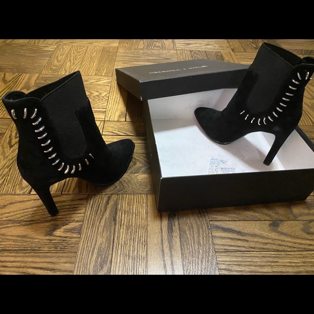 Booties - Picture 3 of 4